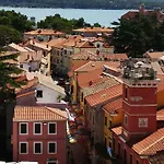 Apartament 12 *